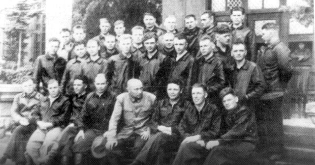 Первая группа советских летчиков-добровольцев из состава 64 ОИАК