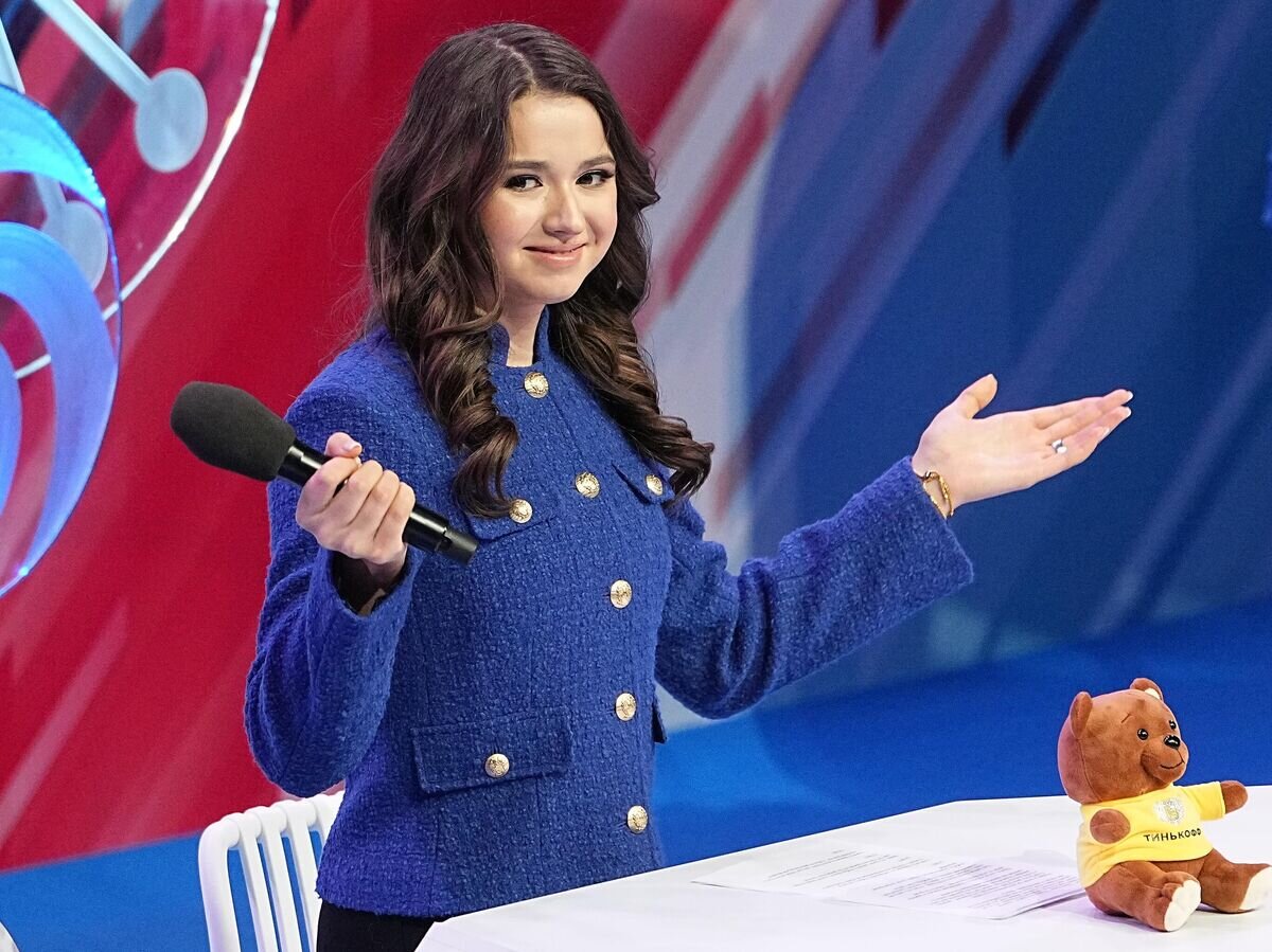    Ведущая Камила Валиева во время командного турнира на Чемпионате России по прыжкам по фигурному катанию в Москве.© РИА Новости / Александр Вильф