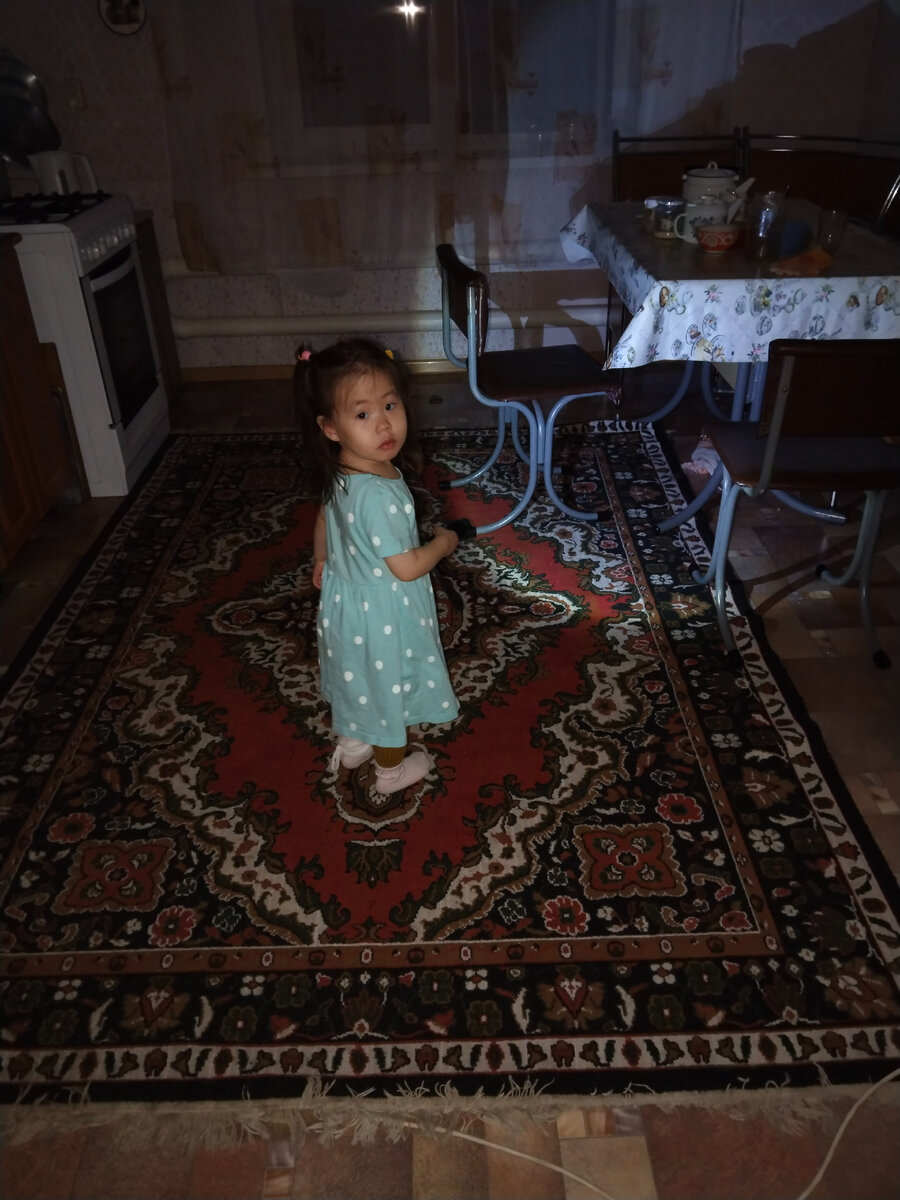 Свечками принципиально не пользовались.Мади воспринимает их как игру.Не оставит в покое,пока не задует.