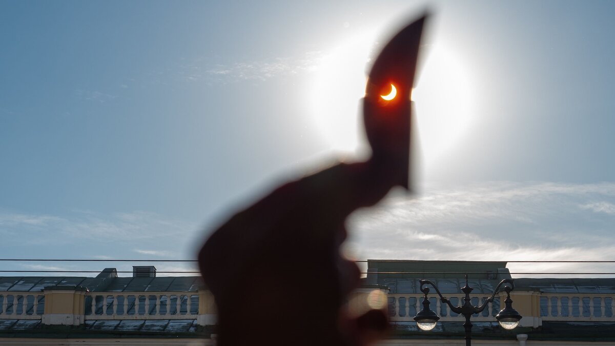 Наблюдаем затмение. Фото в свободном доступе.