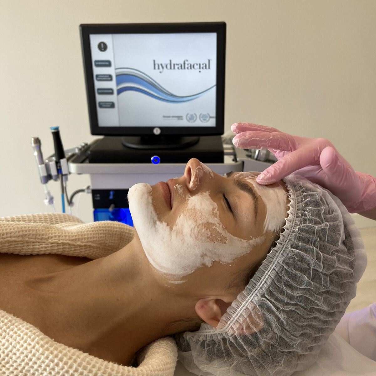 Как проходит Голливудская чистка лица в клиниках косметологии GEN87