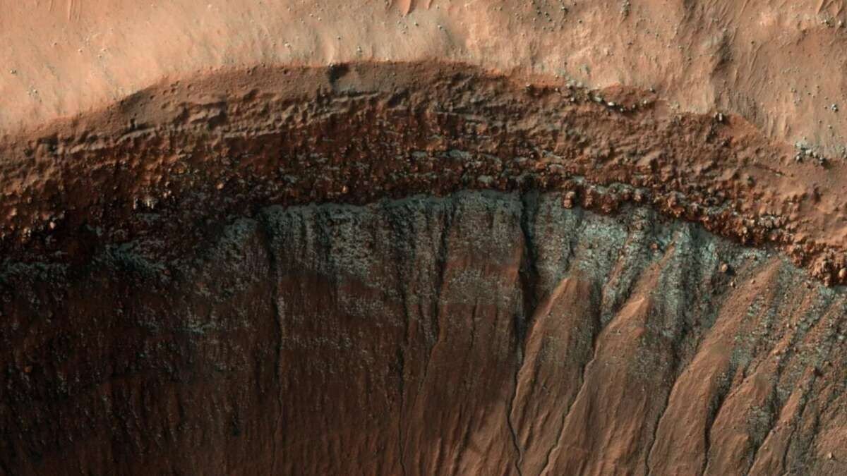 Кратер в Южном полушарии Марса 