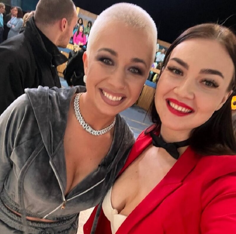 шоу ведущая бузова. шоу талант бузова. шоу ведущая бузова. шоу ведущая бузова. бузова последний концерт 2022.