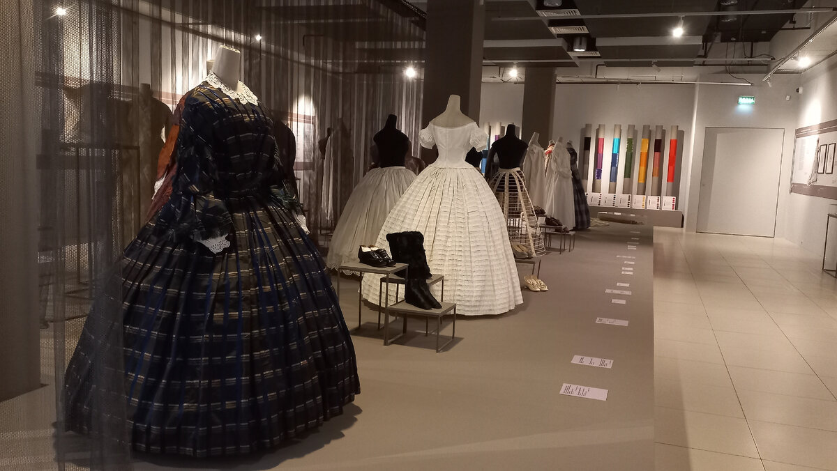 Выставка "Век 19-ый. Изменчивая мода. От ампира до модерна" Фото автора