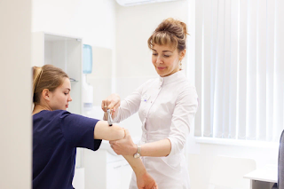 Для консультации могут быть привлечены смежные специалисты, такие как кардиолог и психотерапевт 