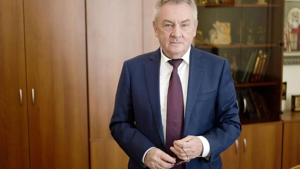    Губернатор поздравил зампредседателя ЗСК Владимира Бекетова с юбилеем. Фото: пресс-служба администрации Краснодарского края