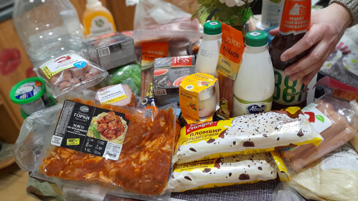 покупка продуктов. модные продукты. продукты питания. мясо колбасы. магазин все для сада и дома кострома мучные ряды.