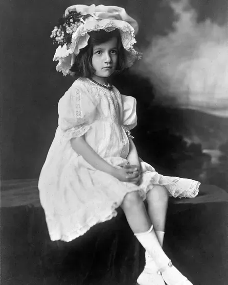 Диана в детстве