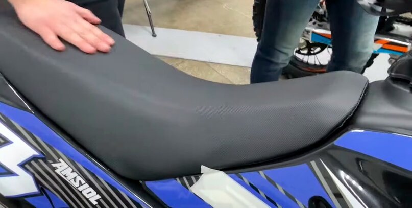 сидение со скользящей поверхностью