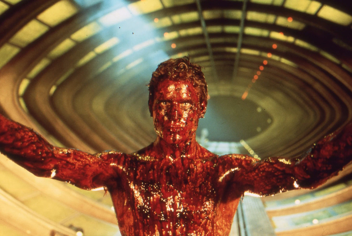 Кадр из фильма "Сквозь горизонт" 1997г.