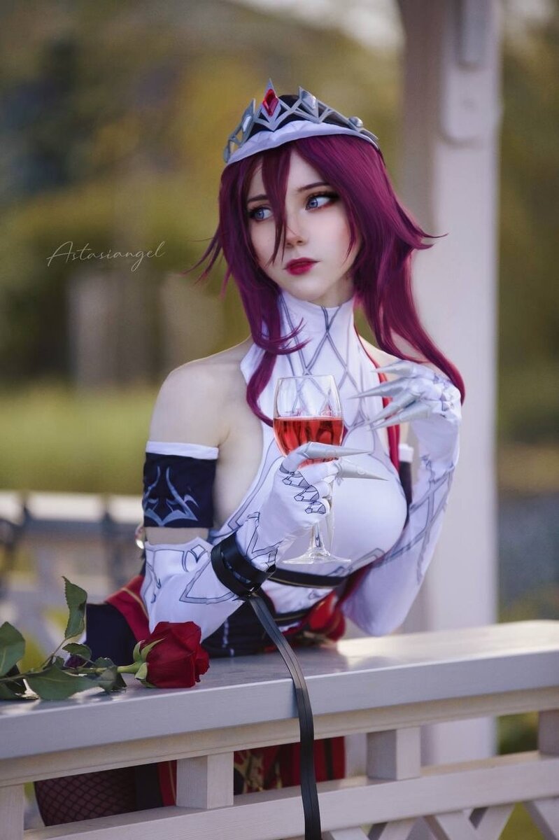 Косплей на Розарию из Genshin Impact