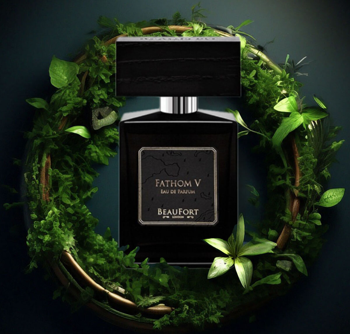 группа: фужерные, зеленые верхние ноты: зеленые ноты, тинктура земли, ягоды можжевельника, черная смородина, танжерин
средние ноты: лилия, мимоза, чабрец, жасмин, черный перец, иланг-иланг, имбирь, кумин
базовые ноты: дубовый мох, соль, ветивер, пачули, ладан, атласский кедр, амбра
выпущен в 2016 году