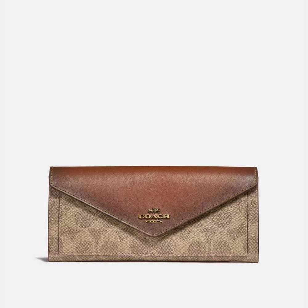 Кошелек Coach Soft Wallet In Signature Canvas в золотом цвете (вид спереди)