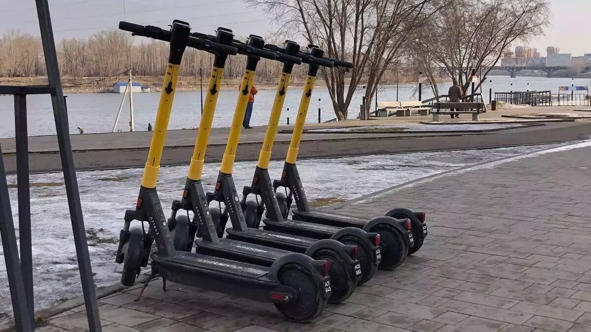     После зимы на улицах Красноярска появились первые электросамокаты. В компании Whoosh рассказали, что в этом году их техники станет на тысячу больше, чем в 2023-м.