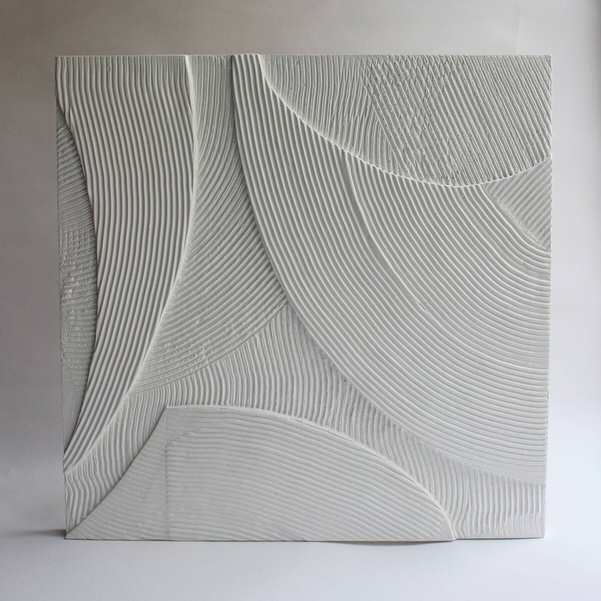 Материалы: гипс, деревянный планшет
Размер: 45 х 45 х 2