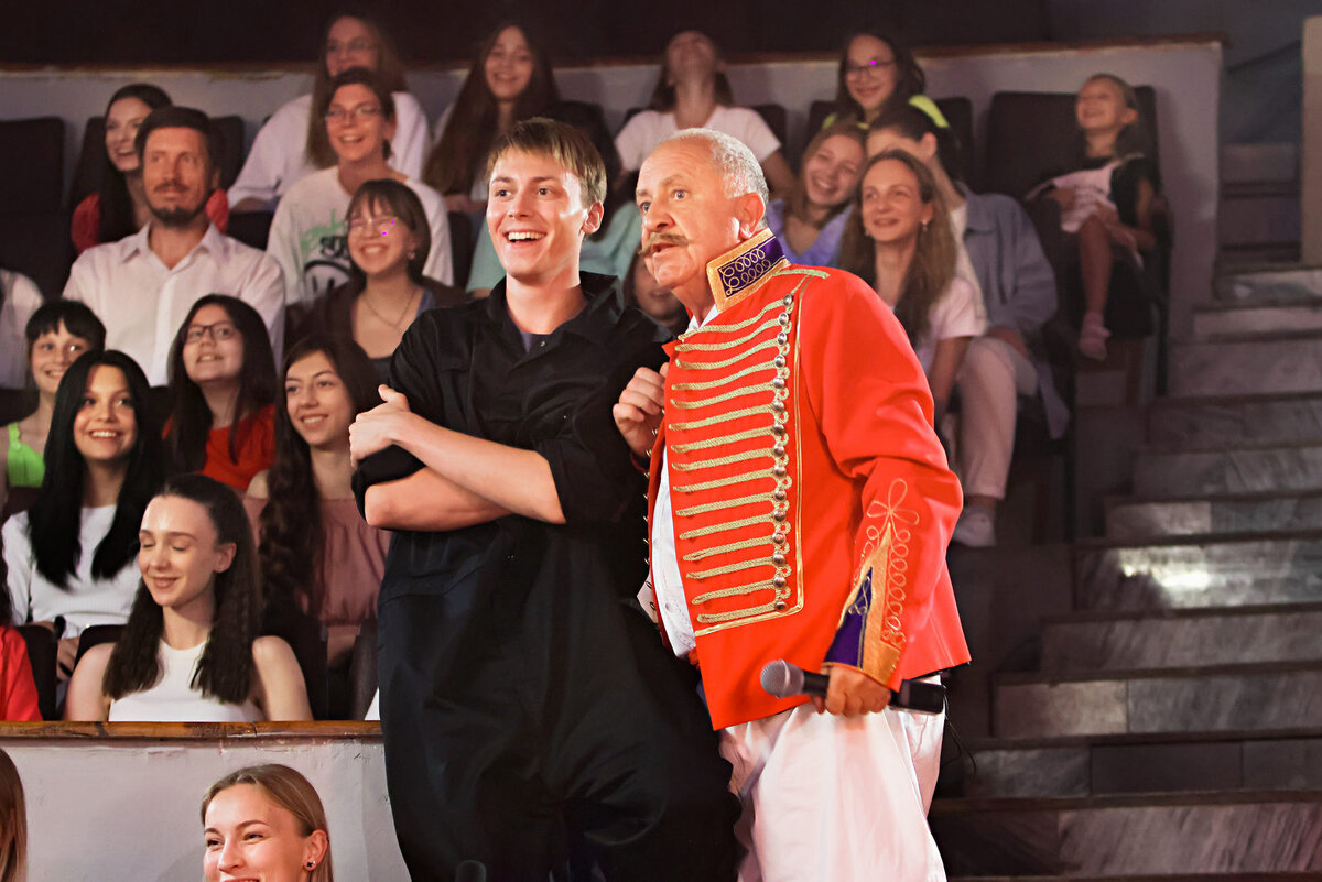 Егор Кирячок и Владимир Стержаков. Кадр из сериала "Цирк!".