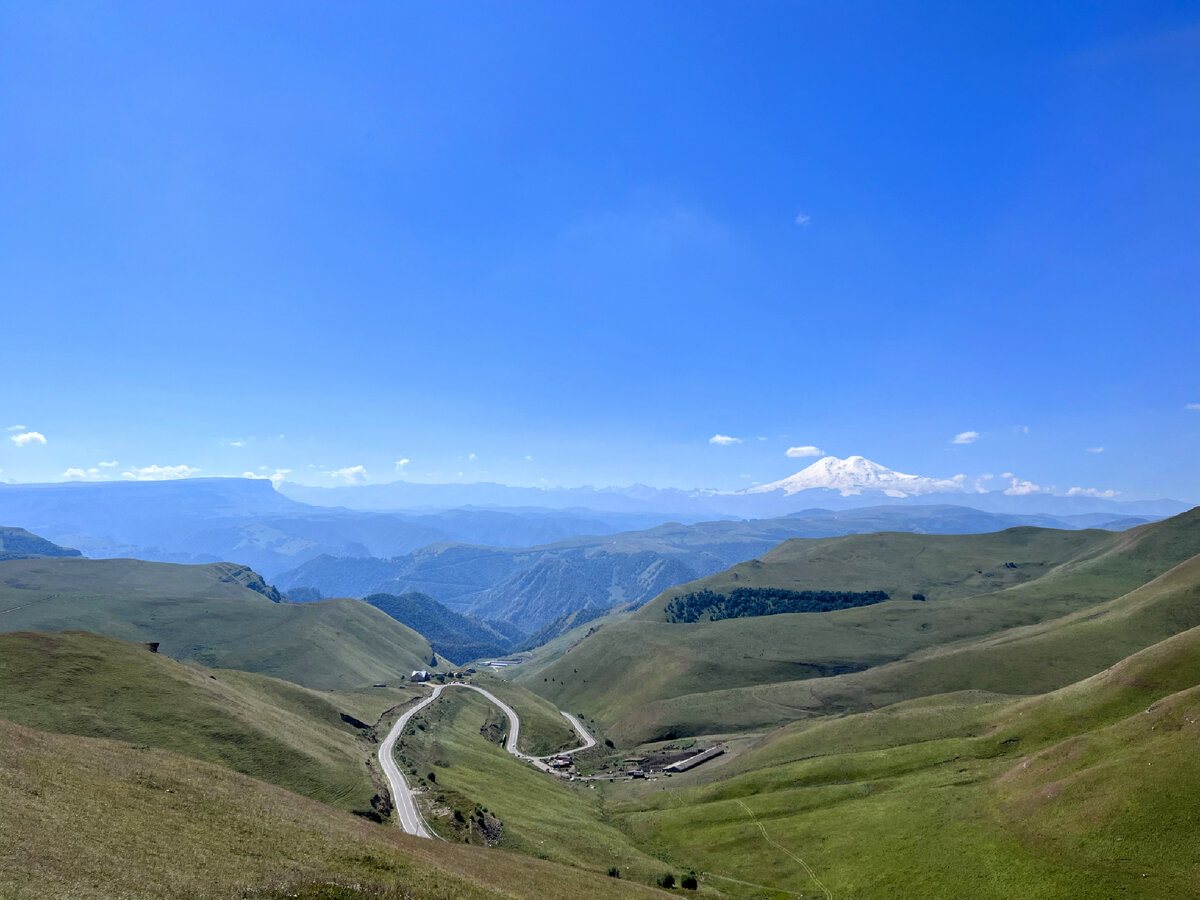 Вид на Эльбрус с плато Шаджатма