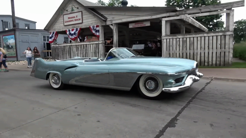 Легендарный автомобильный дизайнер Харли Эрл всегда хотел превзойти своих соперников.-2