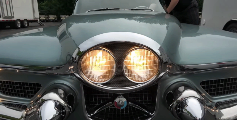 Легендарный автомобильный дизайнер Харли Эрл всегда хотел превзойти своих соперников.-5