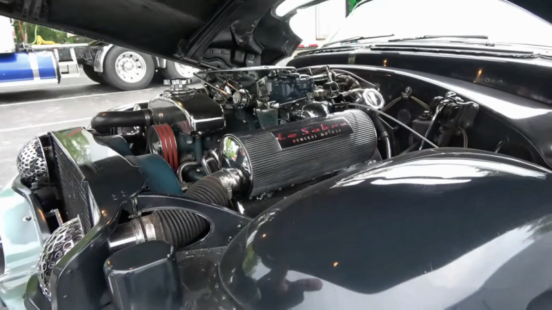 Легендарный автомобильный дизайнер Харли Эрл всегда хотел превзойти своих соперников.-6