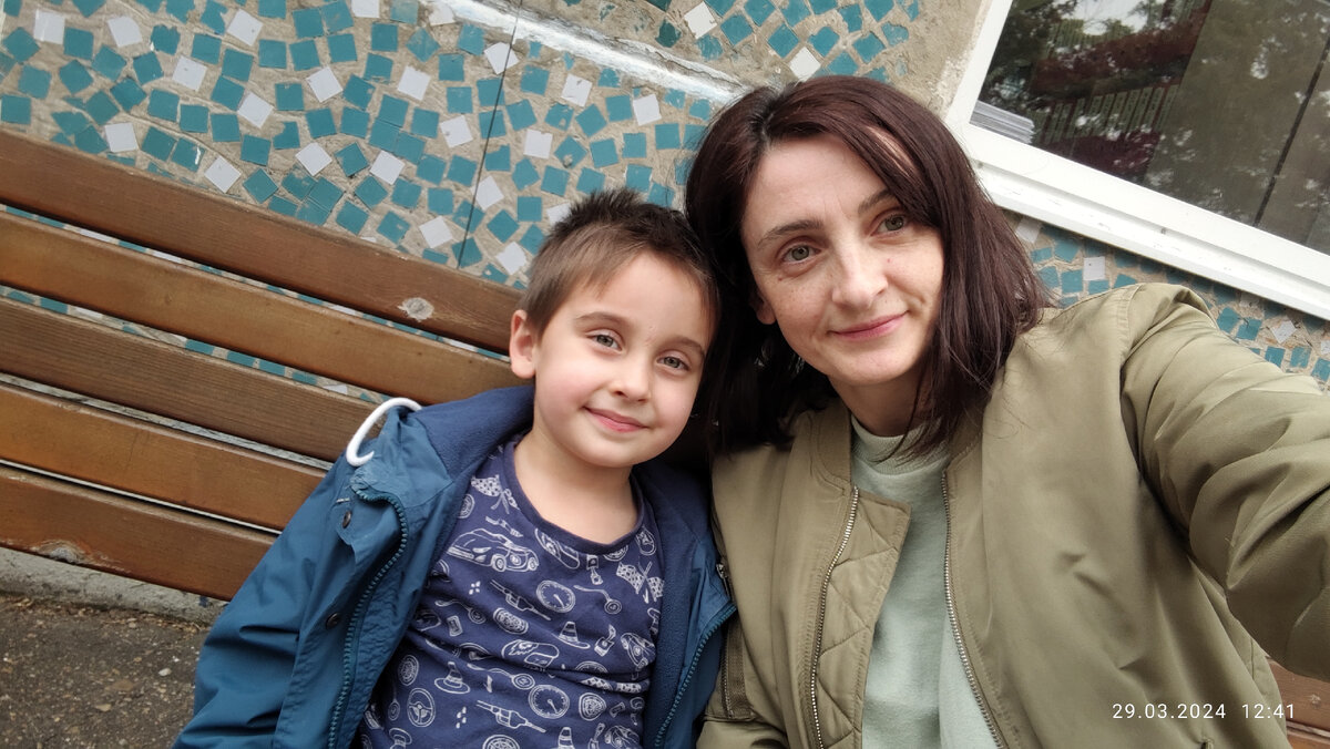 Кукуем с Женей, забрала из садика в обед