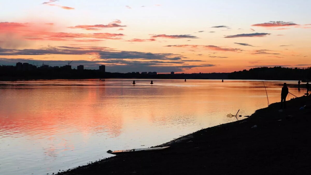     На время нереста рыбы ограничения на ее вылов введут в Ростовской области, сообщили в Азово-Черноморском территориальном управлении Федерального агентства по рыболовству.
