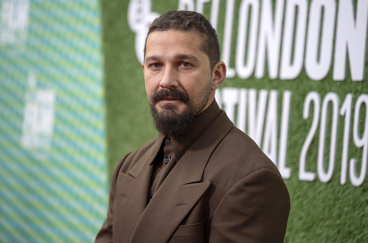 Джеффри крэйг лабаф. Шайа лабаф. Где шайа лабаф. Шайа лабаф я робот. Лабаф шайа лабаф.