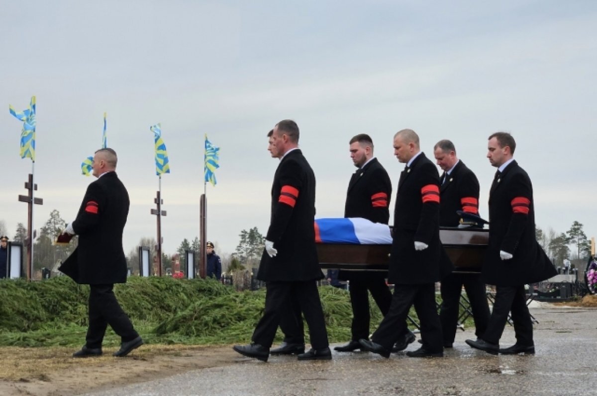    Появились фото и видео с похорон тверского экипажа, погибшего под Иваново