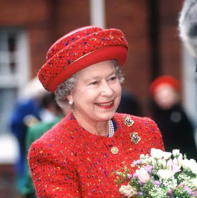 коллекция королевой. тиары елизаветы 2 королевы великобритании. коллекция королевой. коллекция королевой. костюм шахматной королевы из бросового материала.