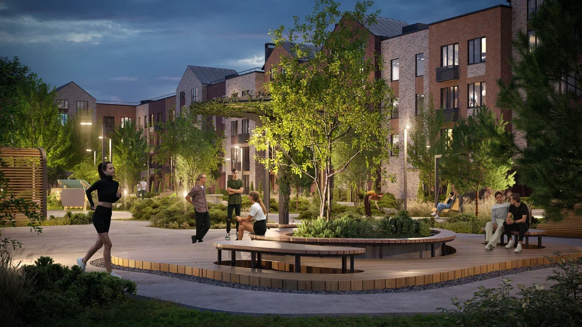 По вечерам, когда солнце уже садится, особенно красиво. Можно погулять по набережной, а потом отдохнуть