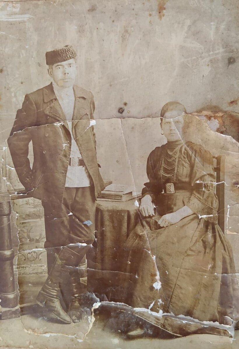 Фёдор и Ксения, на обороте указано, что 1910 год 