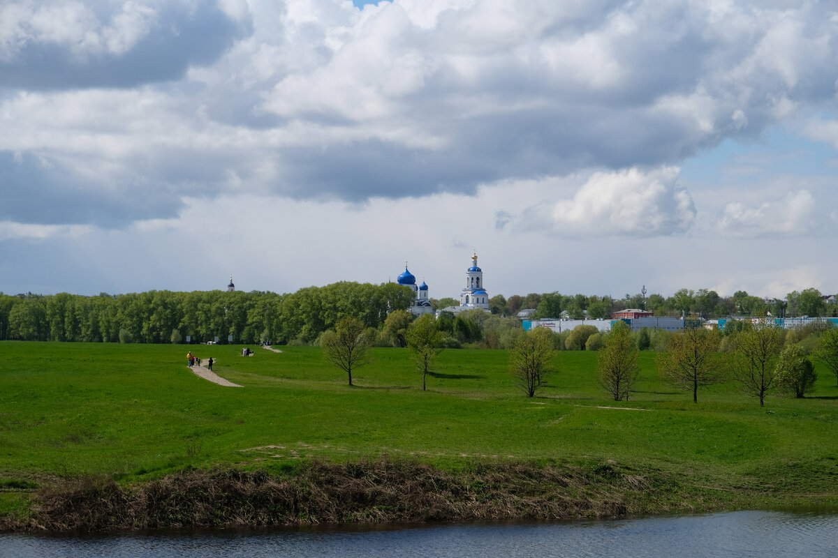 Вид от церкви
