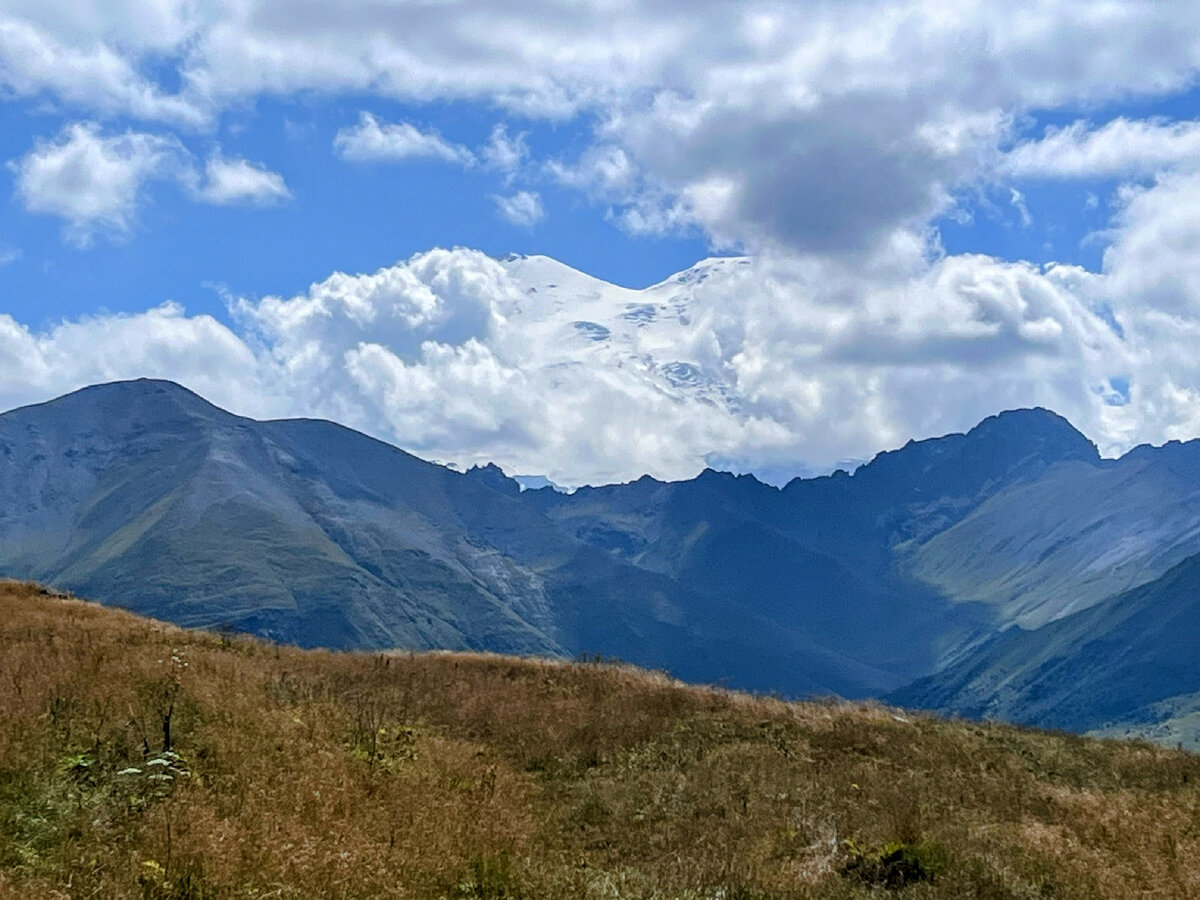 Эльбрус. Вид по дороге в Джилы-Су. Кабардино-Балкария.