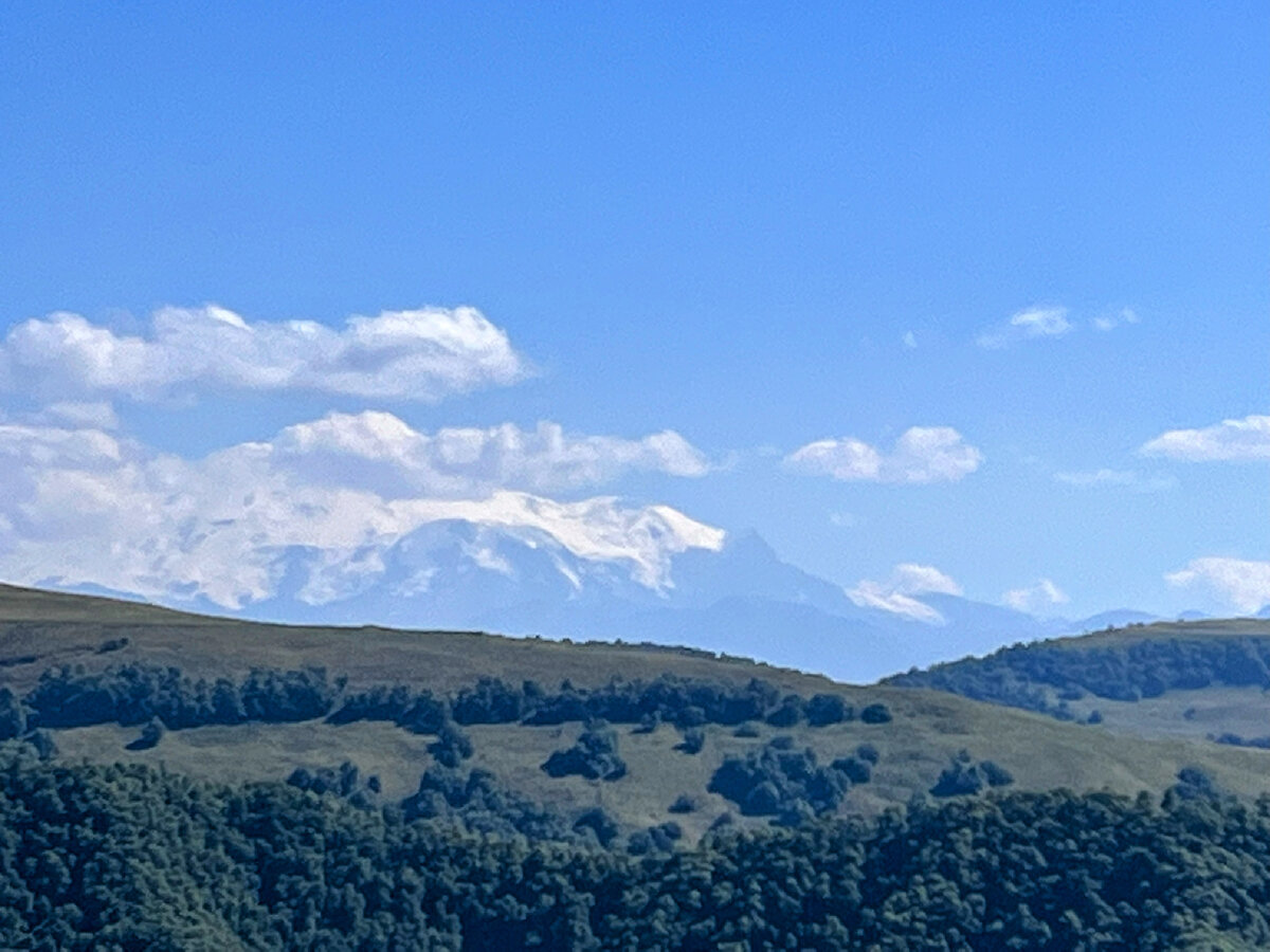 Эльбрус. Вид по дороге на плато Бермамыт . Карачаево-Черкесия. 