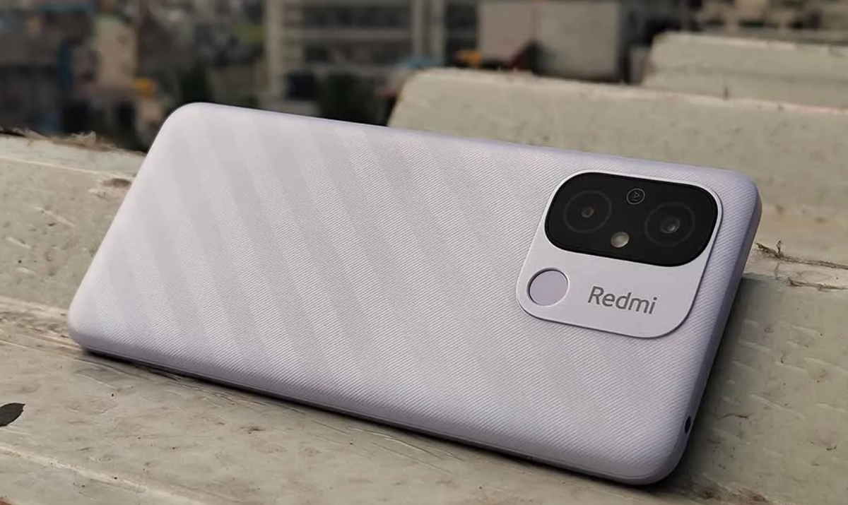 Купить Xiaomi Redmi 12C можно в лавандовом, синем, тёмно-сером цвете. Фото: gizbot.com