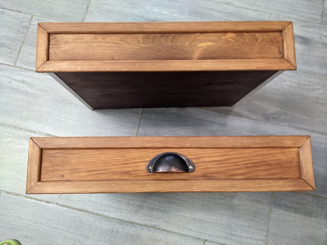 ящики почищены, добавлены рамки из реек + новые ручки