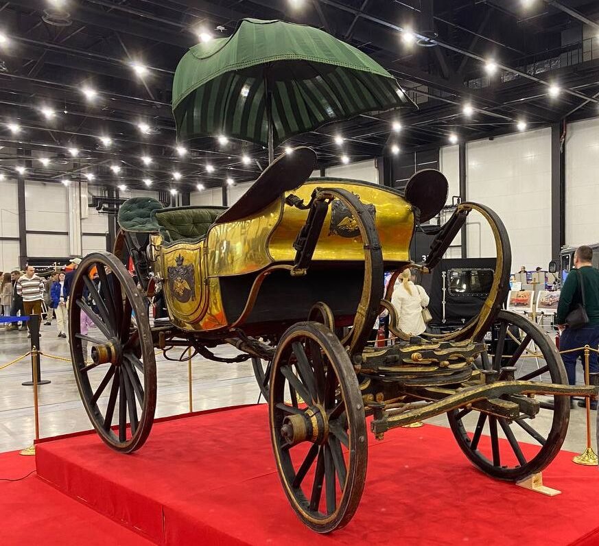 Четырехместный фаэтон! В 1821 году он был поднесен Отто Блюме, посланником и полномочным министром Дании в Санкт-Петербурге, как дипломатический подарок