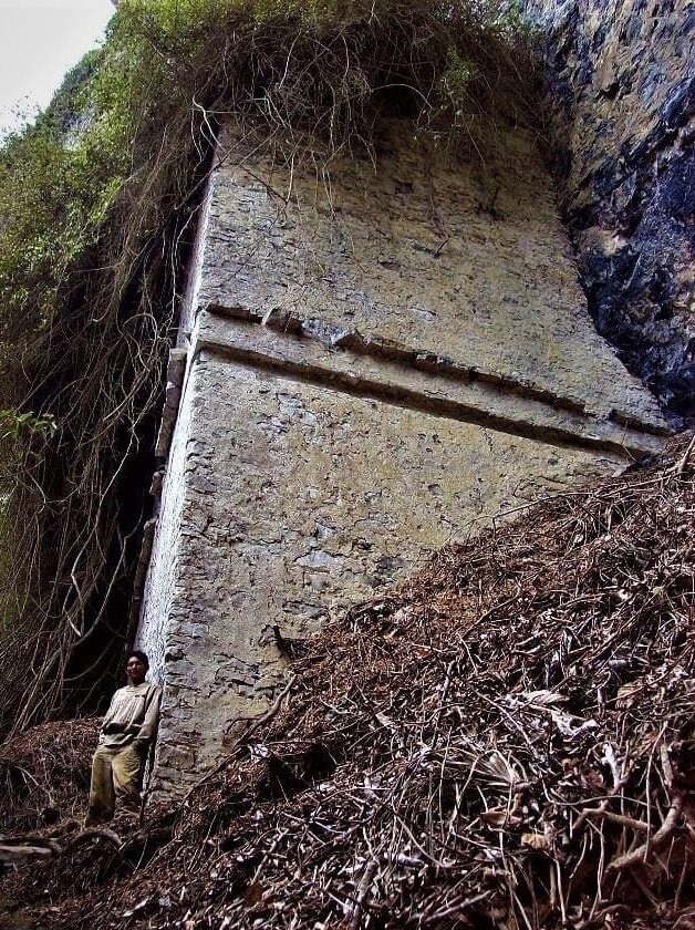 Одно из крупнейших зданий, обнаруженных Эдуардо. (Фото: sun1-93.userapi.com).