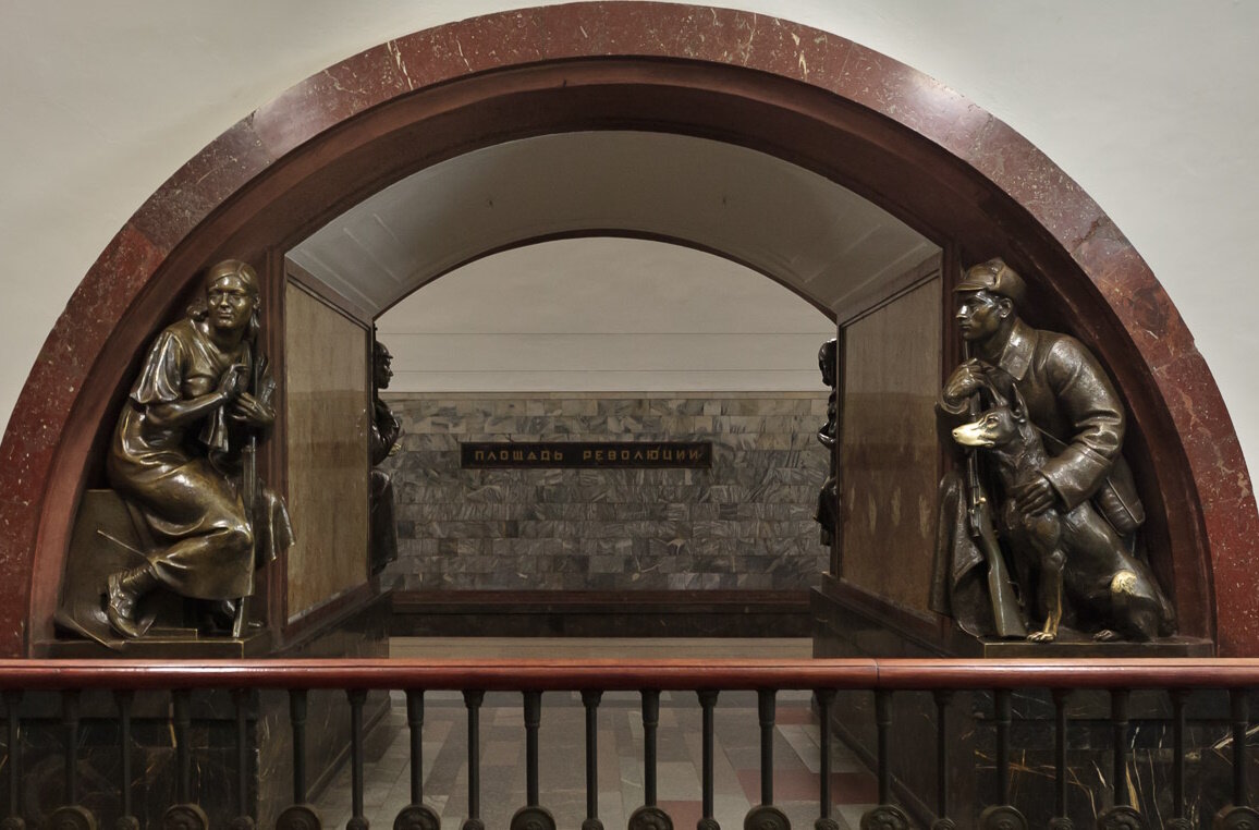 От случившегося стало не по себе.
Источник фото: https://www.metrowalks.com/f2/msk/plrevol/100620-1067555.jpg