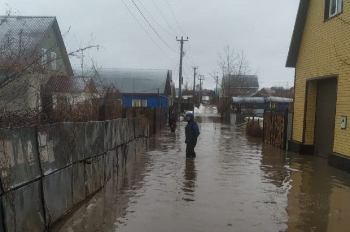   На Бердах в Оренбурге начали откачивать воду