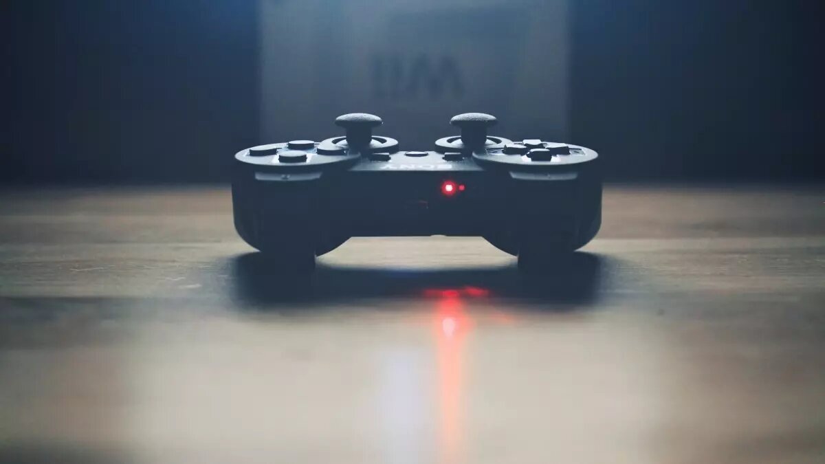     Аналог игровой консоли PlayStation разрабатывают в Ростове-на-Дону студенты технического вуза, об этом они рассказали федеральным «Известиям».