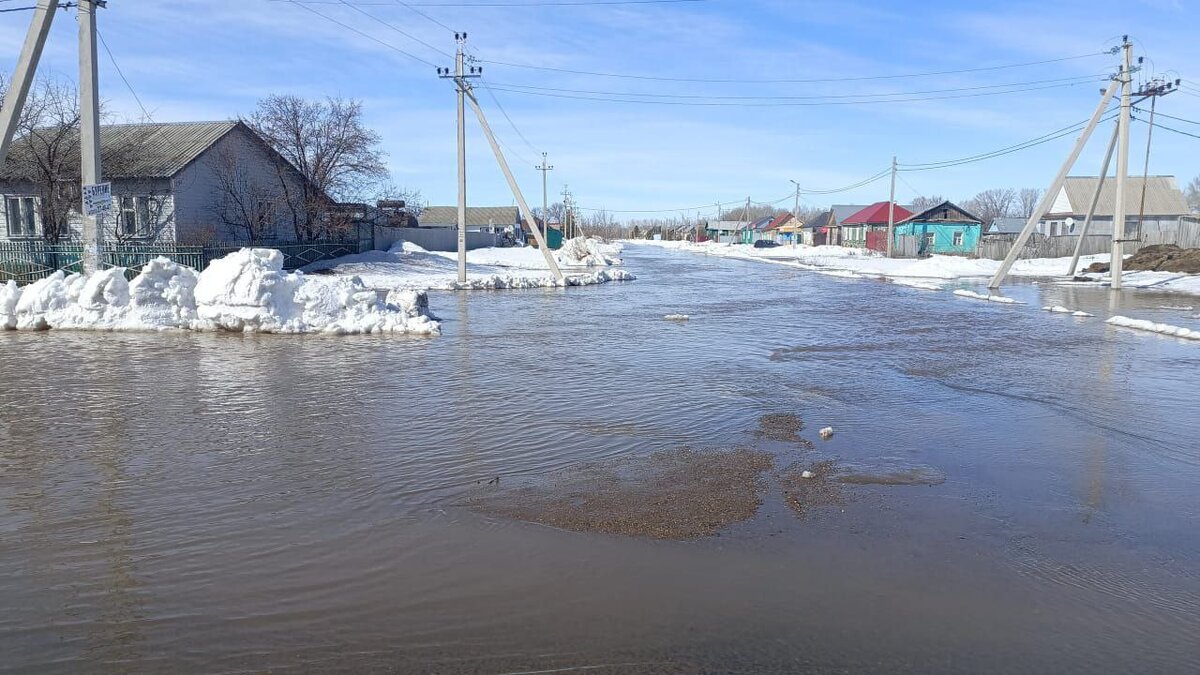    В Оренбурге подтопило часть села Краснохолм и одну дорогу в село Пруды Белов Михаил Александрович