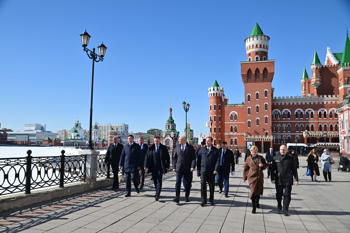        Вице-премьер провел трехстороннюю встречу с полномочным представителем Президента в ПФО Игорем Комаровым и главой Республики Марий Эл Юрием Зайцевым, а также принял участие в презентации...