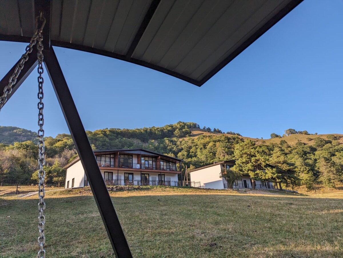 Карачаево-Черкесская Республика.
Лес Чегетмара, Нижняя Мара
Семейное фермерское хозяйство Aydin El