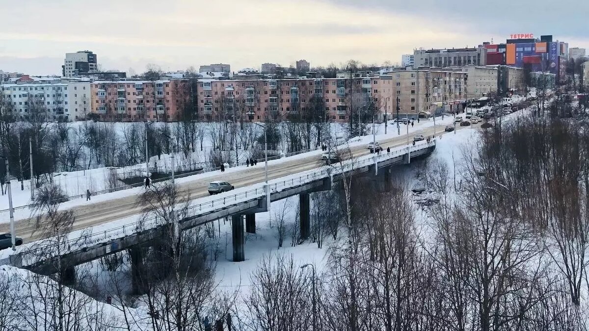     Больше восьми лет мост находится в аварийном состоянии, об этом указали в пресс-службе администрации города.