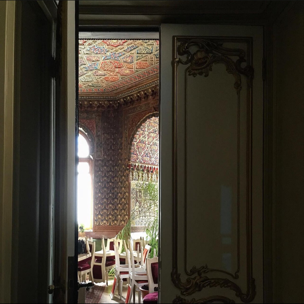 Автор: Людмила Горгуца. https://www.instagram.com/old_apartment?igsh=MXV0NGFyZWxleTNnYg==