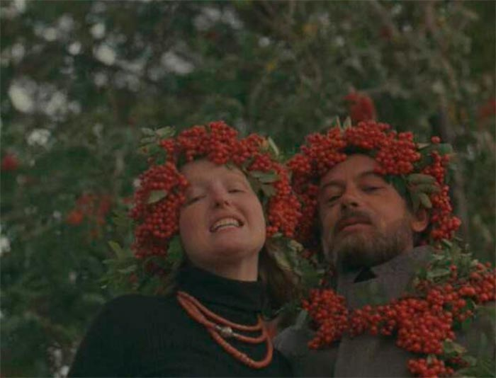 Меня тут попросили поделиться мнением о советском фильме 1979 года "Жена ушла". Выполняю просьбу.  Итак. Сюжет картины довольно прост: Муж, Жена, общий ребенок.-3