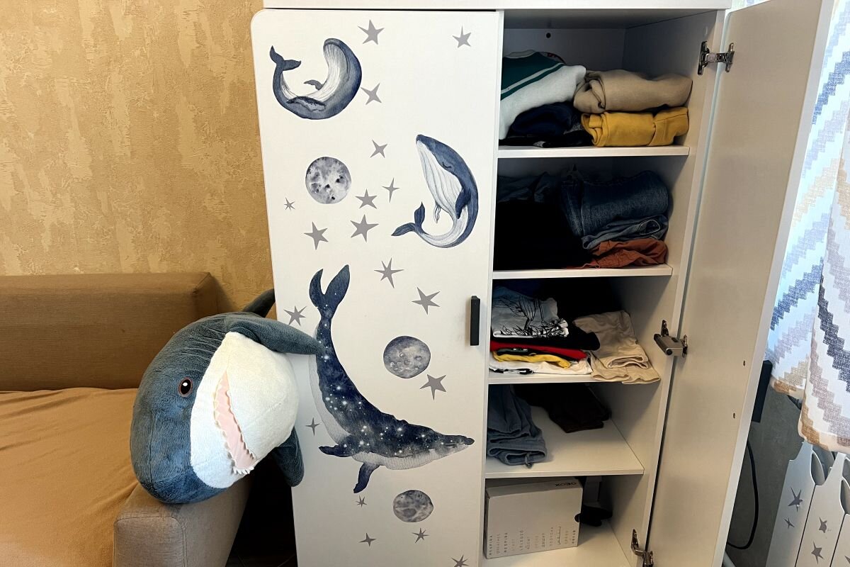 После разбора гардероба становится понятно, как много всего нужно купить. Источник: личный архив автора📷
