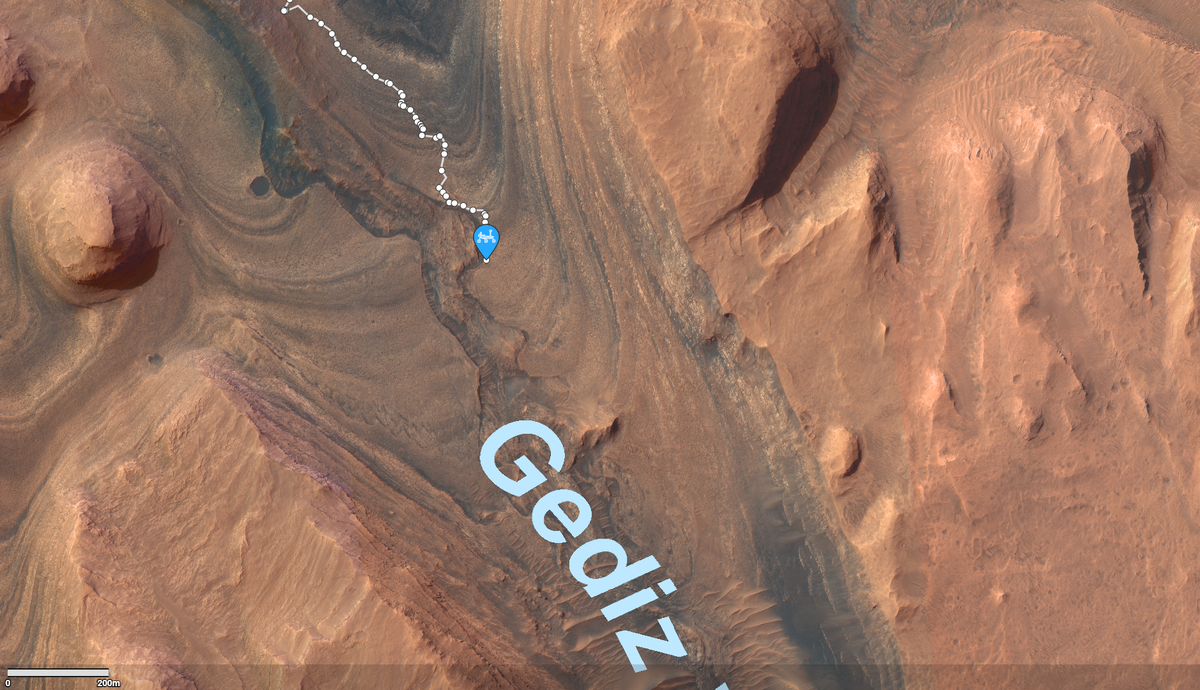 4139-00а На этом виде с орбиты видно ущелье или равнина Гедиз, по которому поднимается ровер