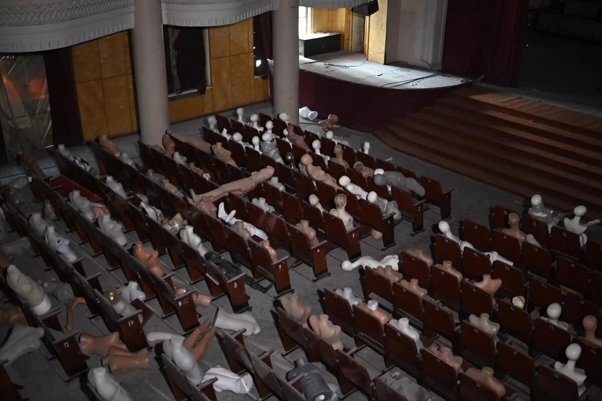 Мэр Еревaнa Тигран Авинян посетил недействующий дом культуры "Каназ" (29 марта 2024). Еревaн © Photo : Social media of Tigran Avinyan